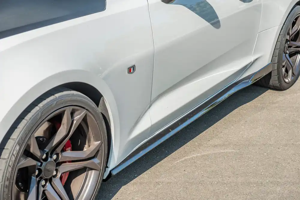 6th Gen Camaro 1LE Facelift Package Side Skirts, Gloss Black :: 2016-2024 Camaro Non-ZL1 Worldwide Shipping