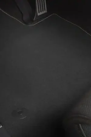 Free Returns Chevrolet Carpeted Floor Mats, Front, Jet Black w/ Natural Tan Binding :: 2020-2025 C8 Corvette